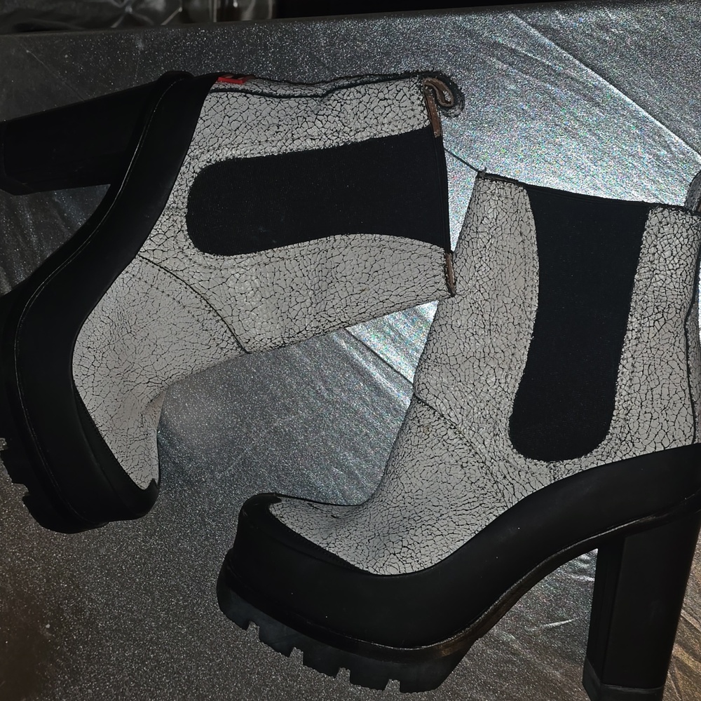 Hunter Boots Sweatshirt free w/purchase - Picture 11 of 14